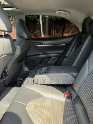 Toyota Camry SE FWD (2.5L 4cyl 8AM) 2018 Gray