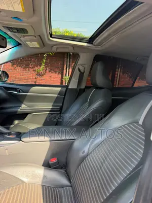 Toyota Camry SE FWD (2.5L 4cyl 8AM) 2018 Gray