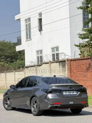 Toyota Camry SE FWD (2.5L 4cyl 8AM) 2018 Gray