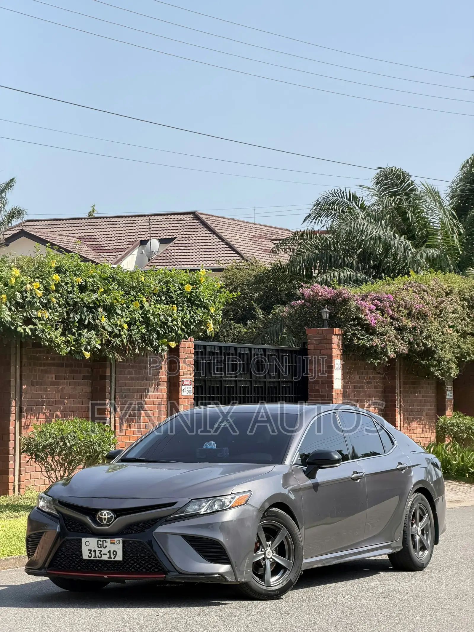 Toyota Camry SE FWD (2.5L 4cyl 8AM) 2018 Gray