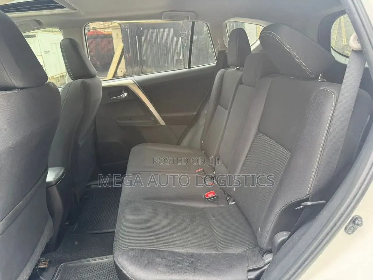 Toyota RAV4 XLE FWD (2.5L 4cyl 6A) 2013 White