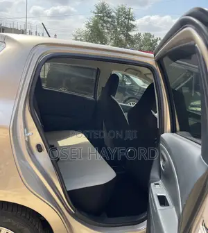 Toyota Vitz 2015