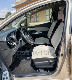 Toyota Vitz 2015