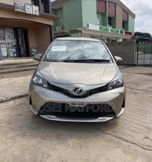 Toyota Vitz 2015
