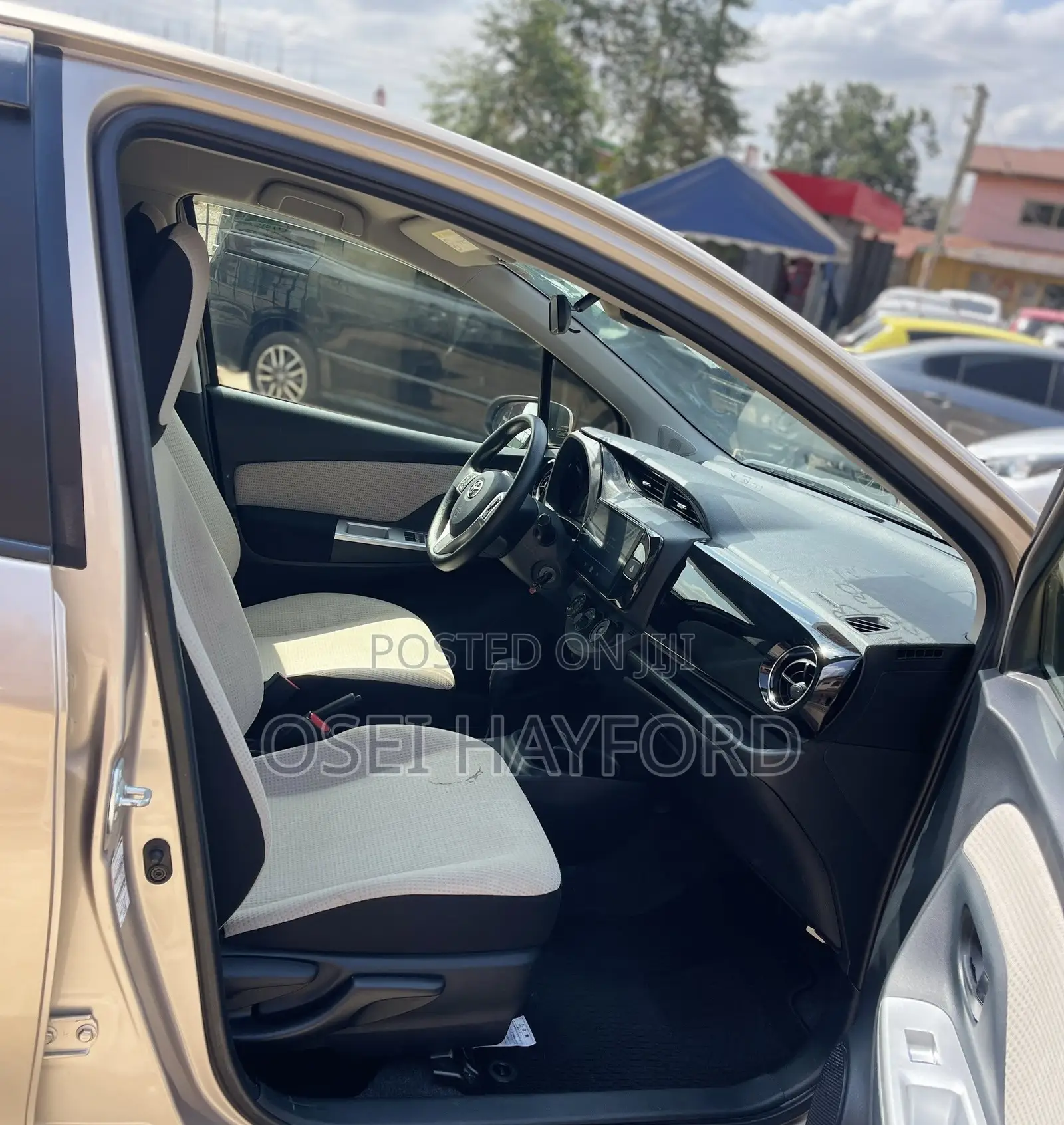 Toyota Vitz 2015