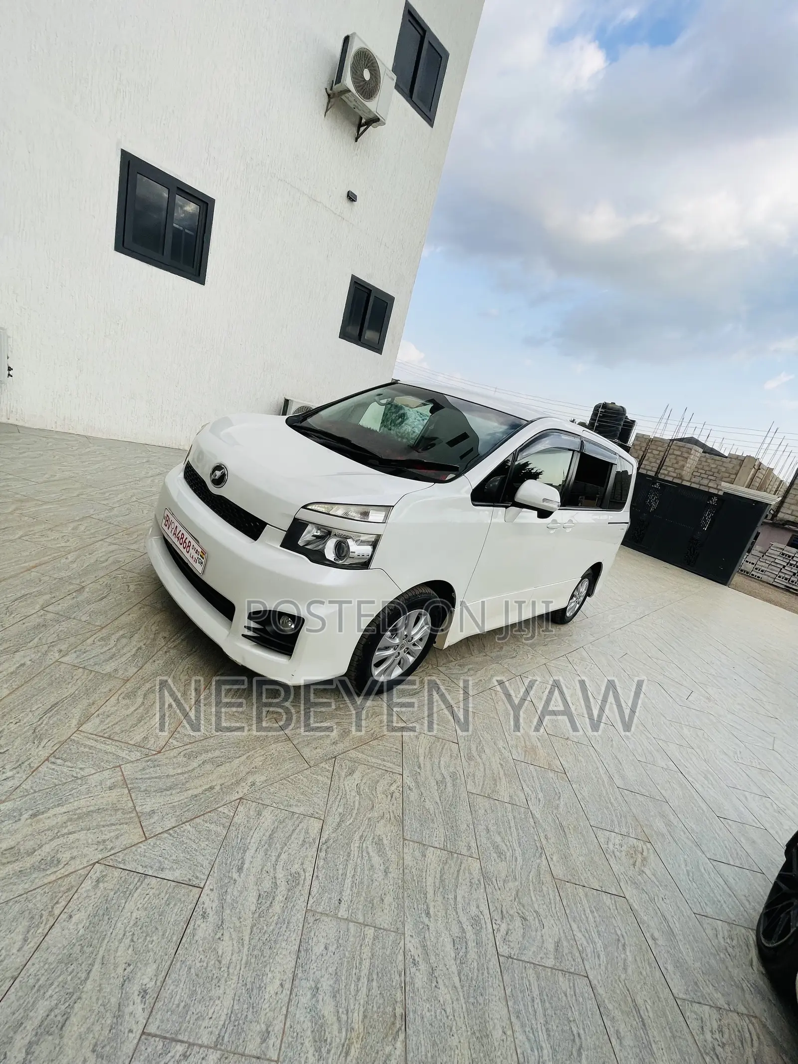 Toyota Voxy 2013 White