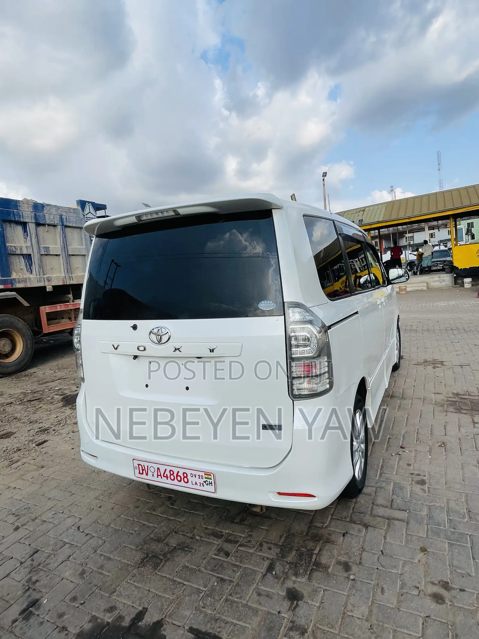 Toyota Voxy 2013 White