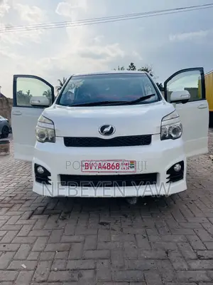 Toyota Voxy 2013 White