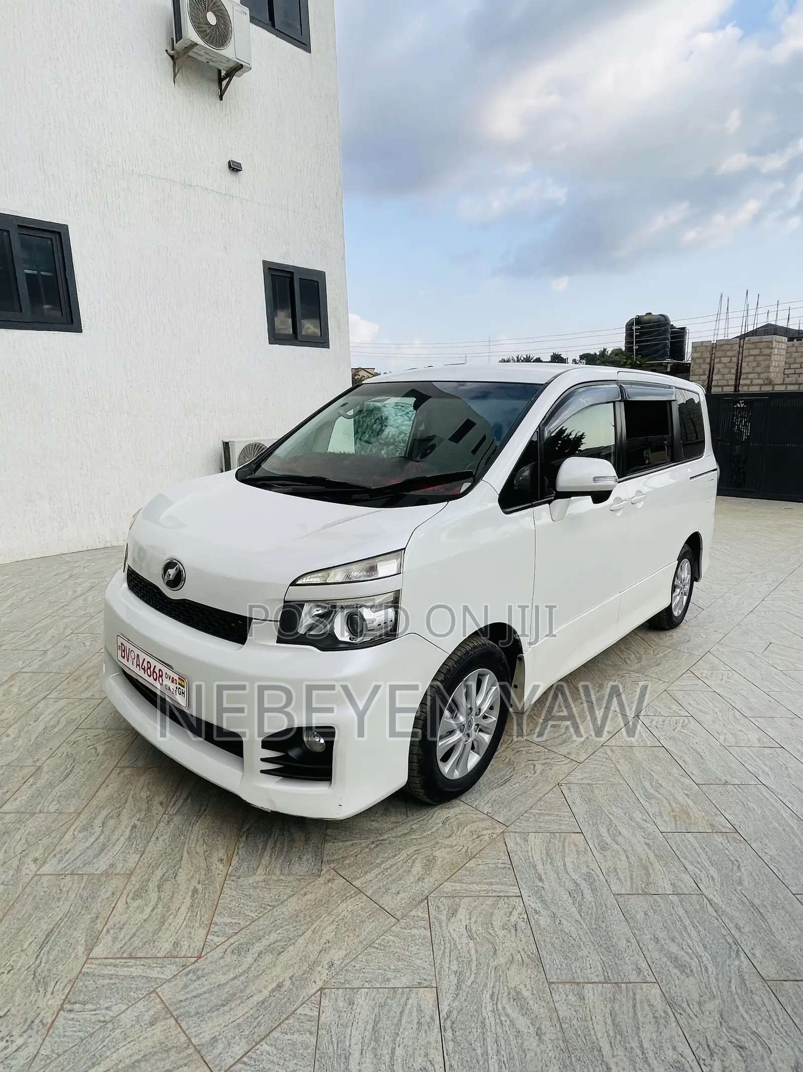 Toyota Voxy 2013 White