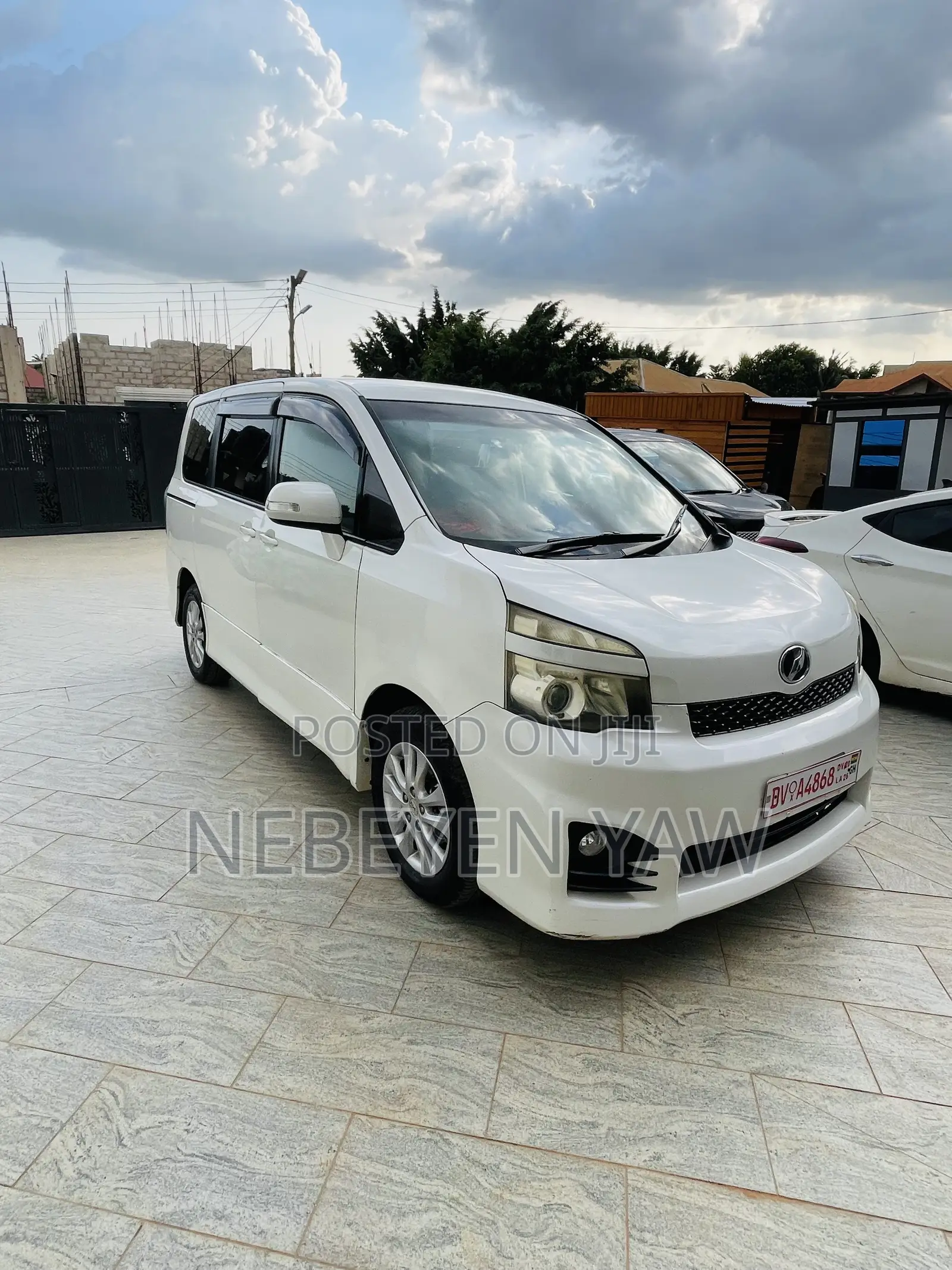 Toyota Voxy 2013 White