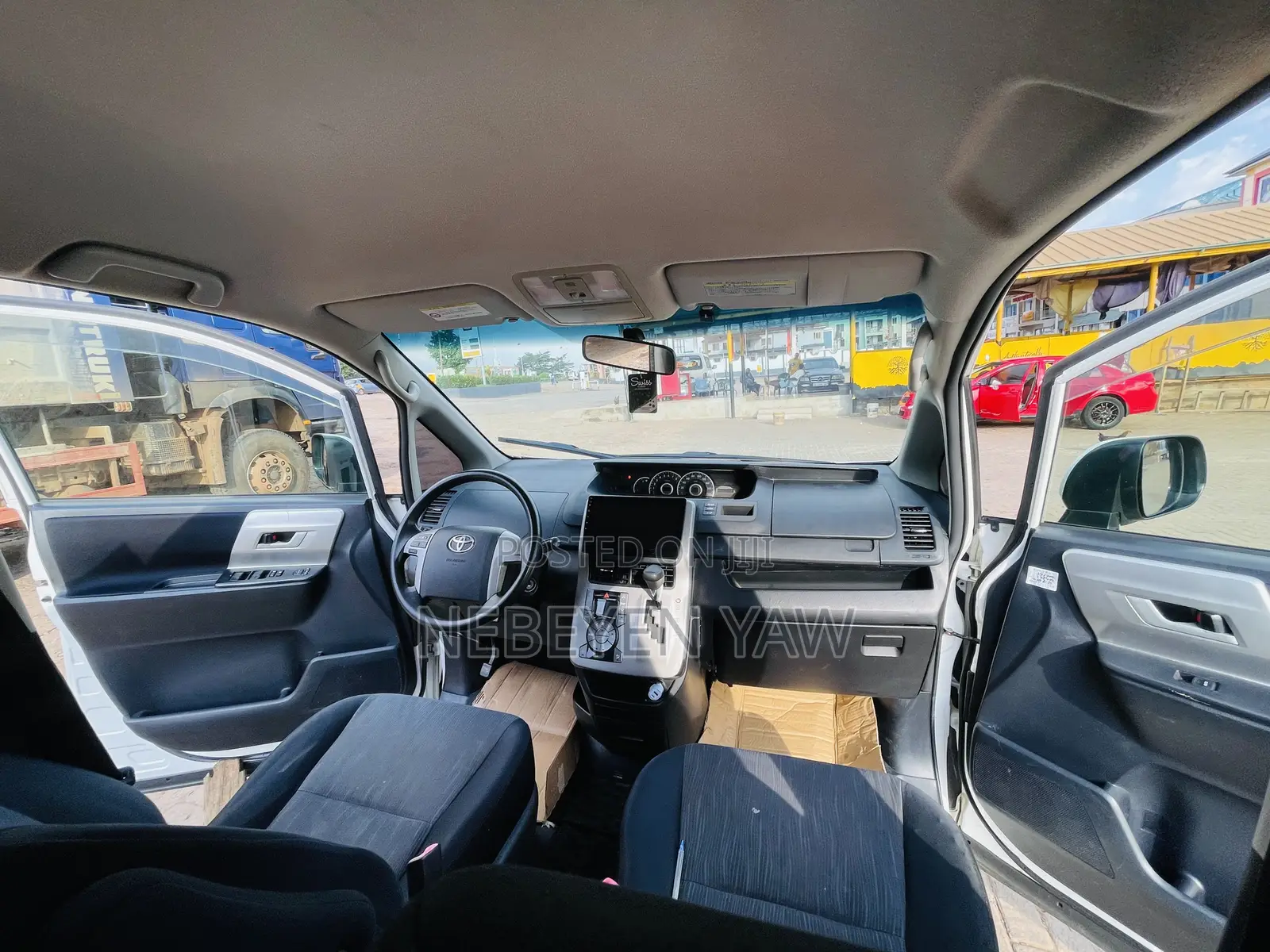 Toyota Voxy 2013 White