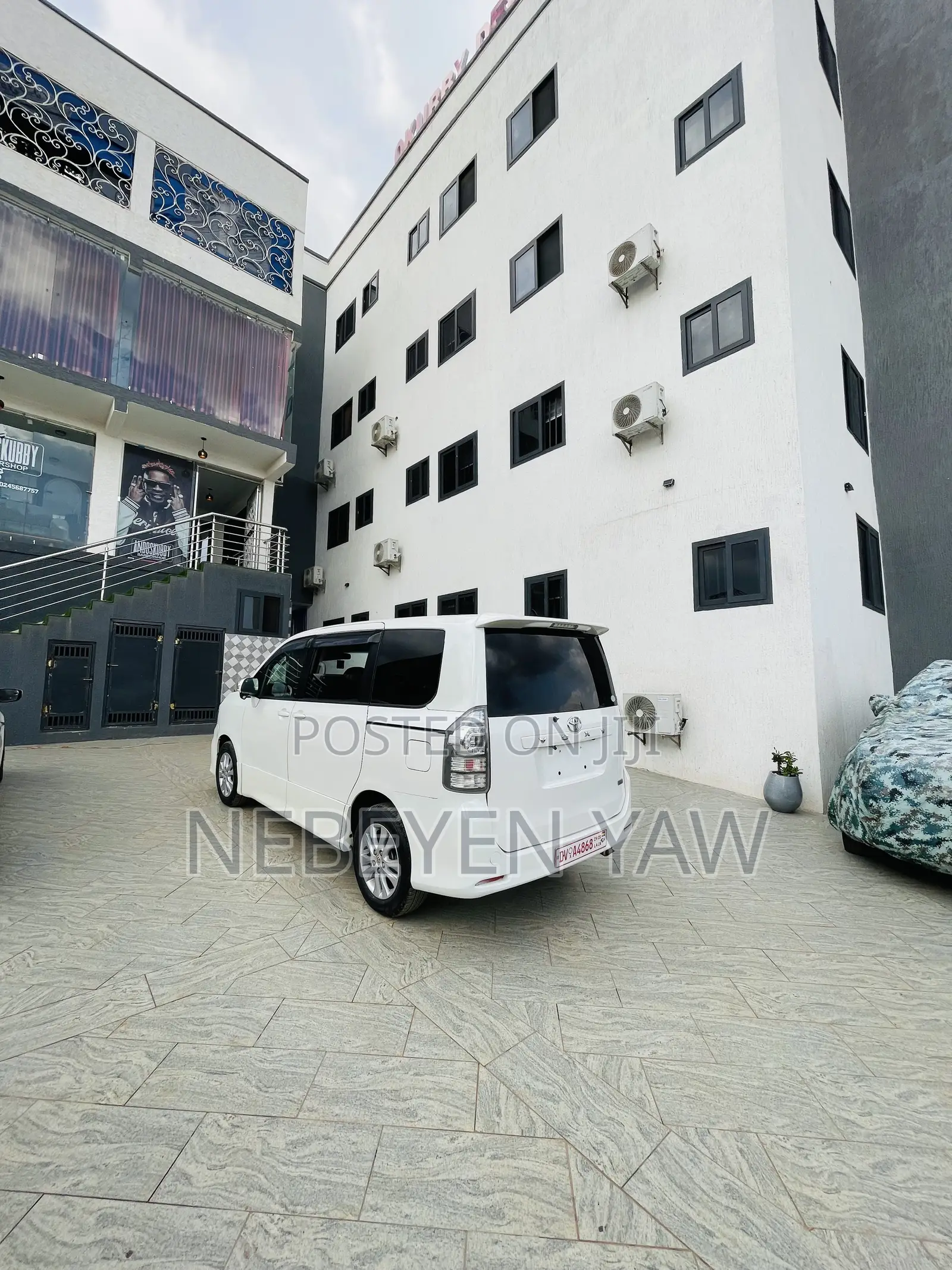 Toyota Voxy 2013 White