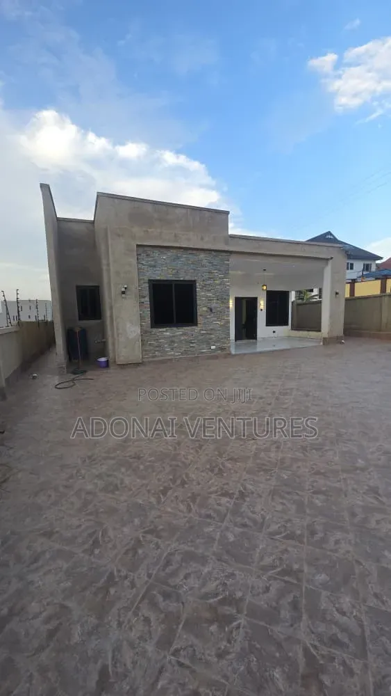 3bdrm House in Sokoban Kwamonma, Kumasi Metropolitan for rent