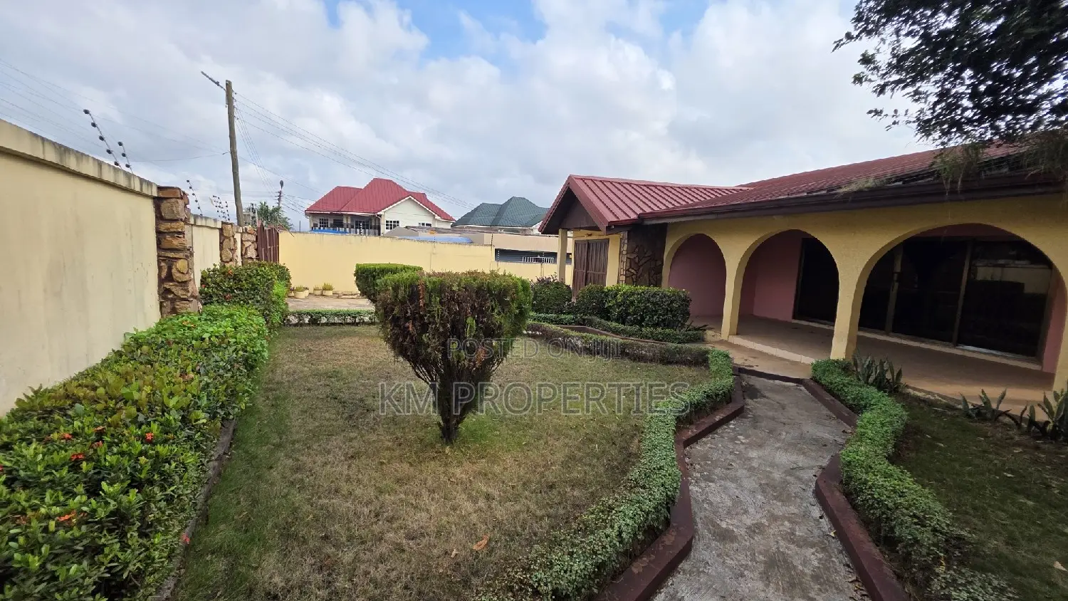 5bdrm Bungalow in Haatso for rent