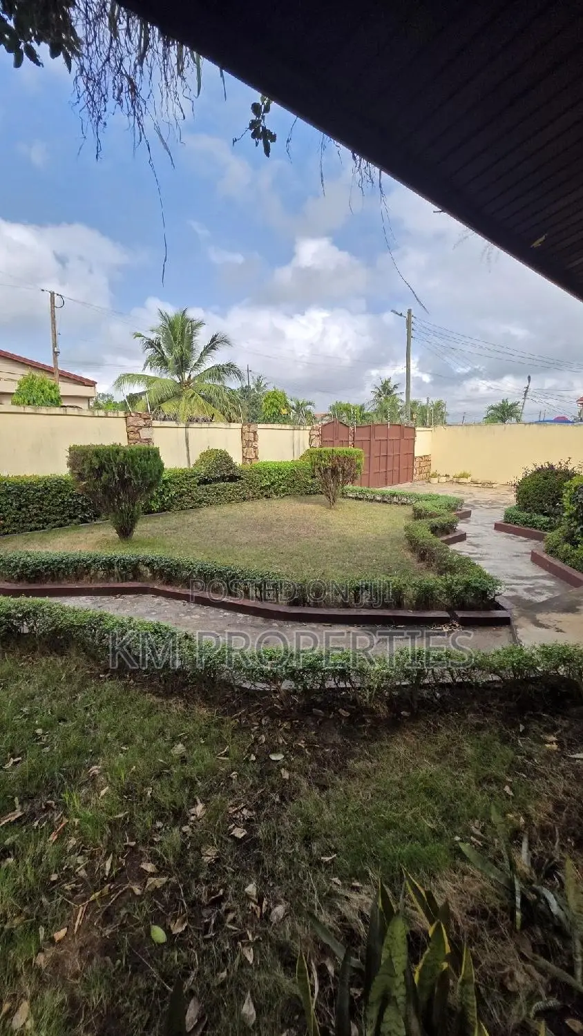 5bdrm Bungalow in Haatso for rent
