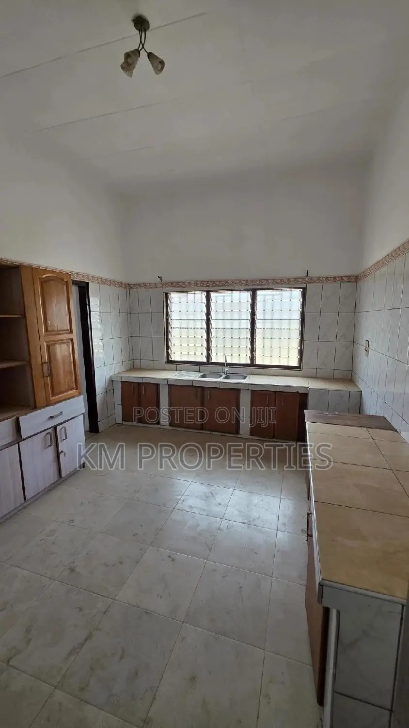5bdrm Bungalow in Haatso for rent