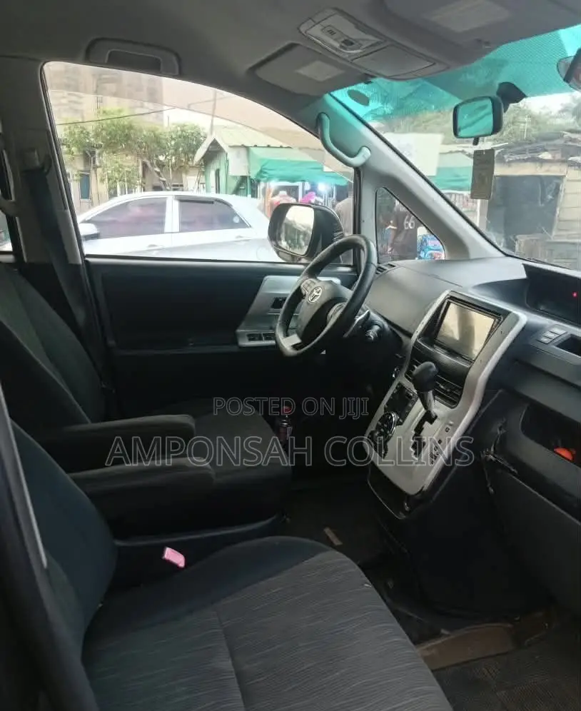 Toyota Voxy 2013 Black