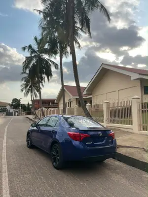 Toyota Corolla SE 4dr Sedan (1.8L 4cyl CVT) 2017 Blue