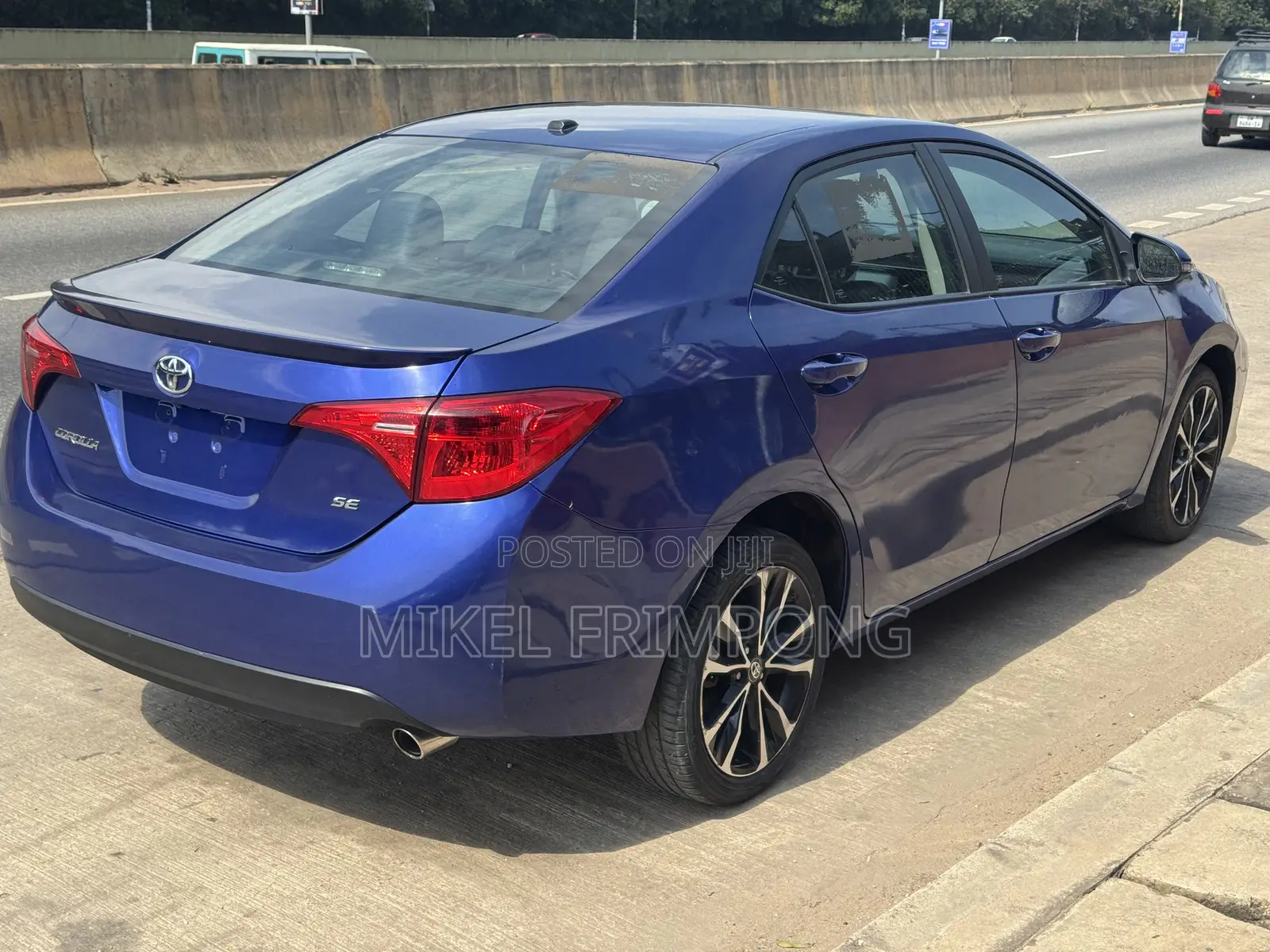 Toyota Corolla SE (1.8L 4cyl 2A) 2018 Blue