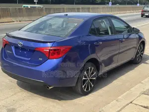 Toyota Corolla SE (1.8L 4cyl 2A) 2018 Blue