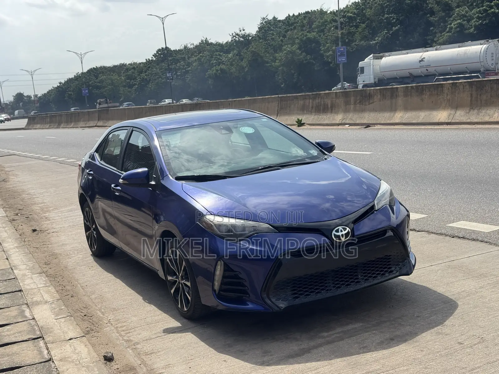 Toyota Corolla SE (1.8L 4cyl 2A) 2018 Blue