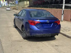 Toyota Corolla SE (1.8L 4cyl 2A) 2018 Blue