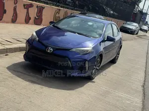 Toyota Corolla SE (1.8L 4cyl 2A) 2018 Blue