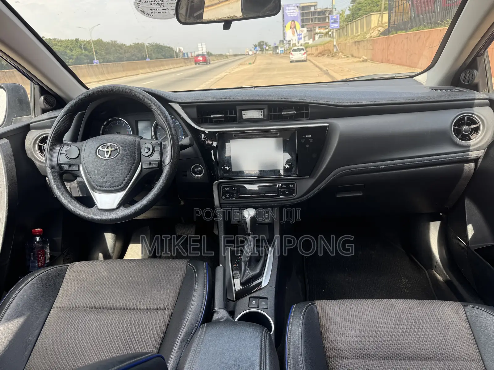 Toyota Corolla SE (1.8L 4cyl 2A) 2018 Blue