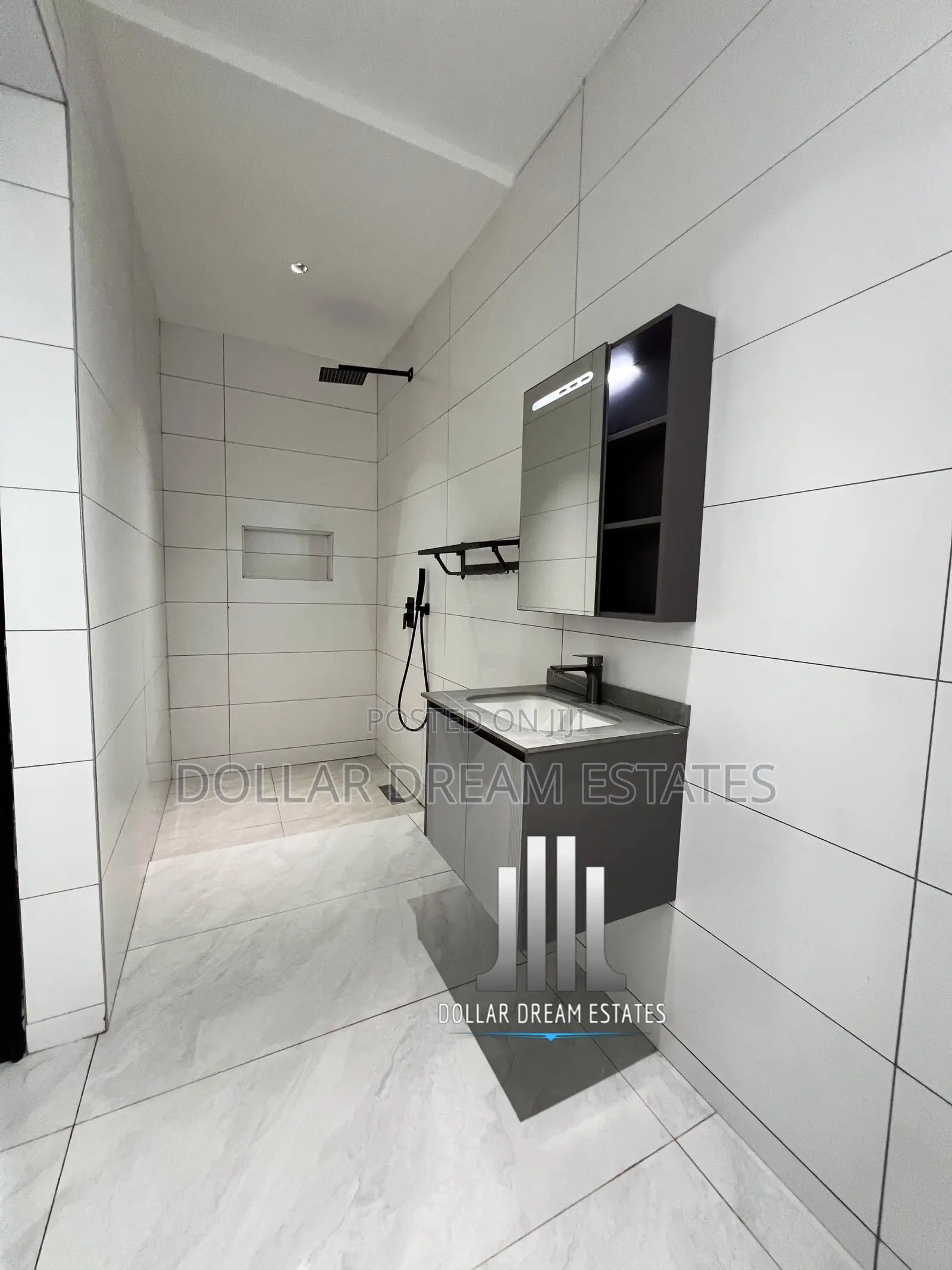 5bdrm House in Airport Residential Area for sale