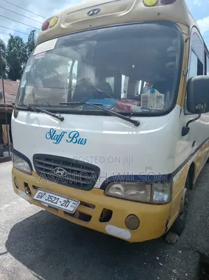 Hyundai County 2015 Yellow