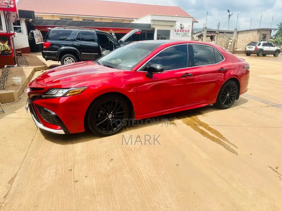 Toyota Camry XSE 2021 Red