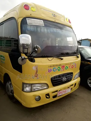 Hyundai County 2015 Yellow