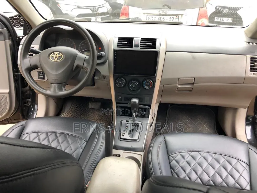Toyota Corolla LE 4dr Sedan (1.8L 4cyl 4A) 2010 Black