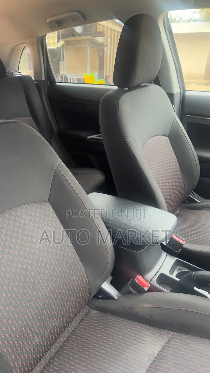 Mitsubishi Outlander SE 4dr SUV (2.4L 4cyl CVT) 2015 Gray