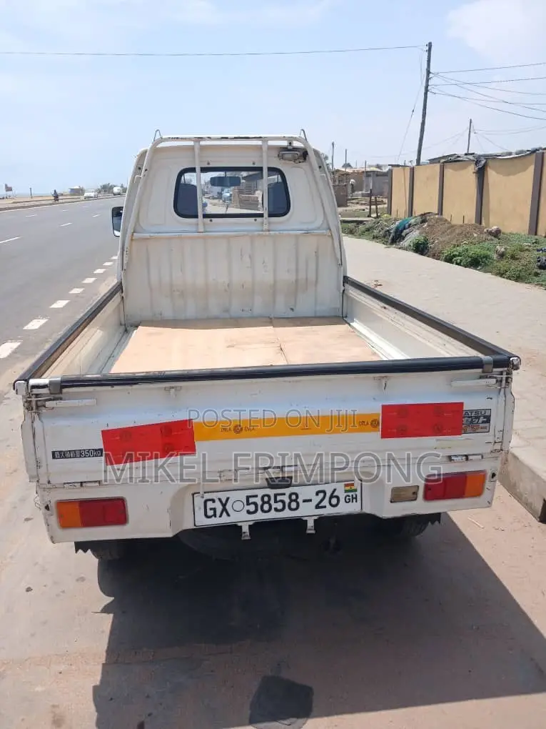 Car 2000 White