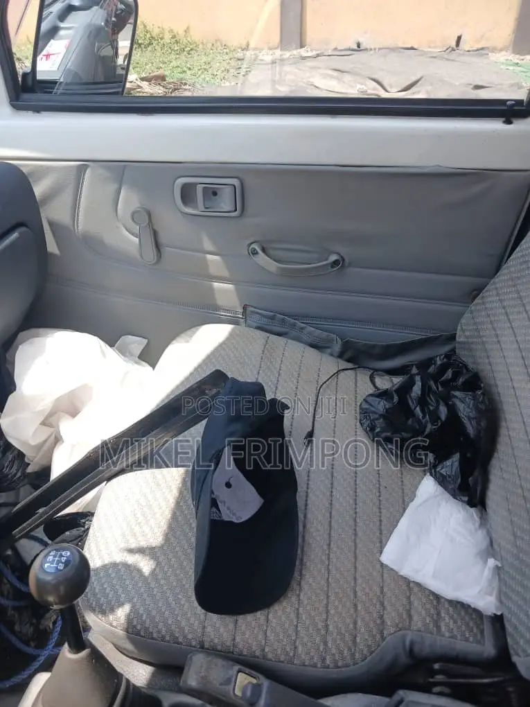 Car 2000 White