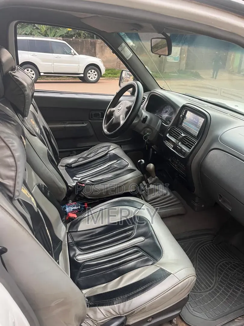 Nissan Hardbody 2013 White
