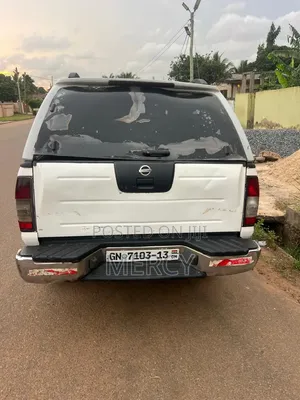 Nissan Hardbody 2013 White
