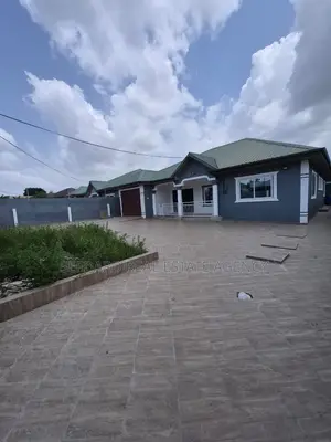 4bdrm House in Sefdard Properties, Amasaman for sale