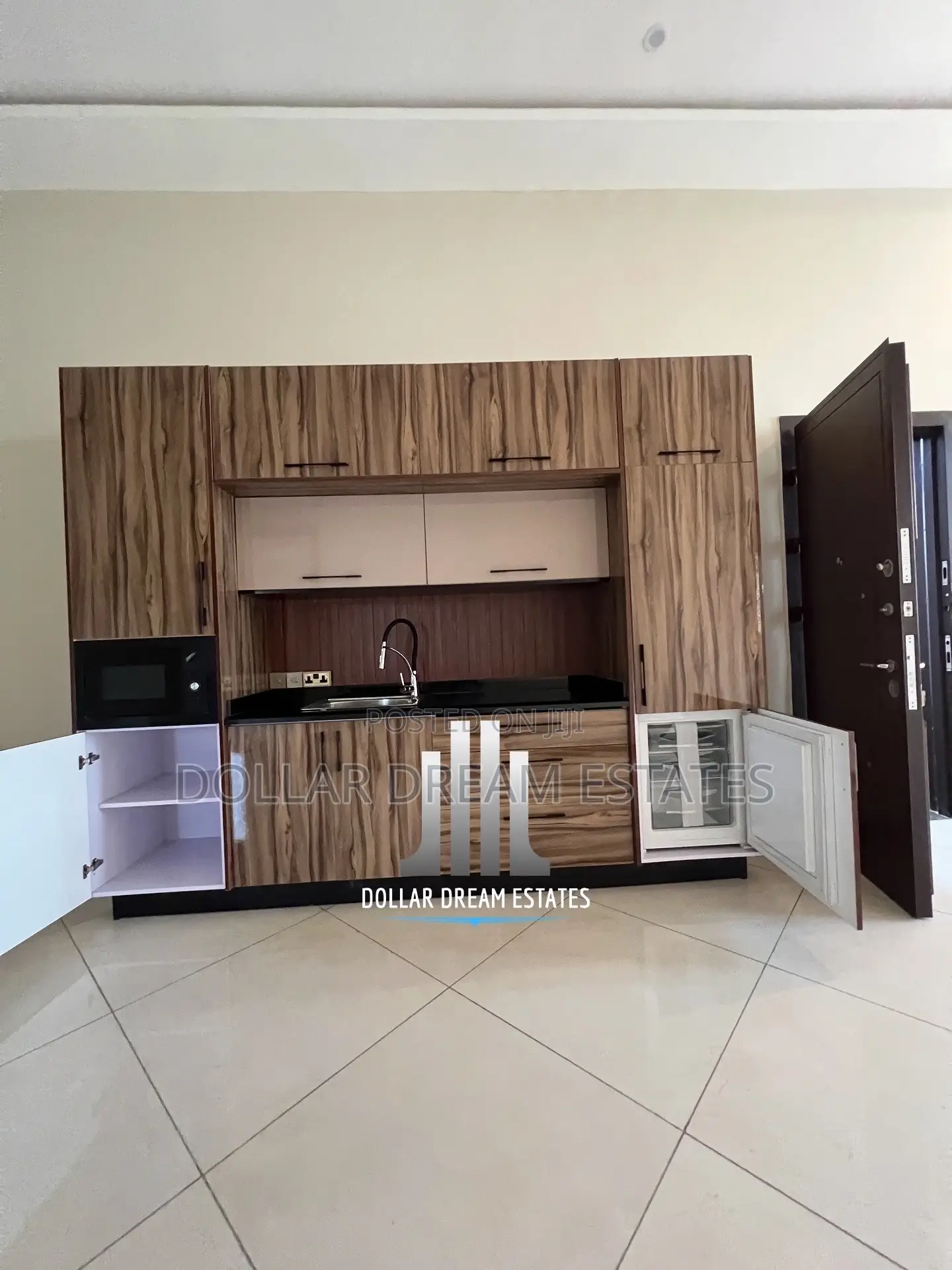 6bdrm House in Airport Residential Area for sale