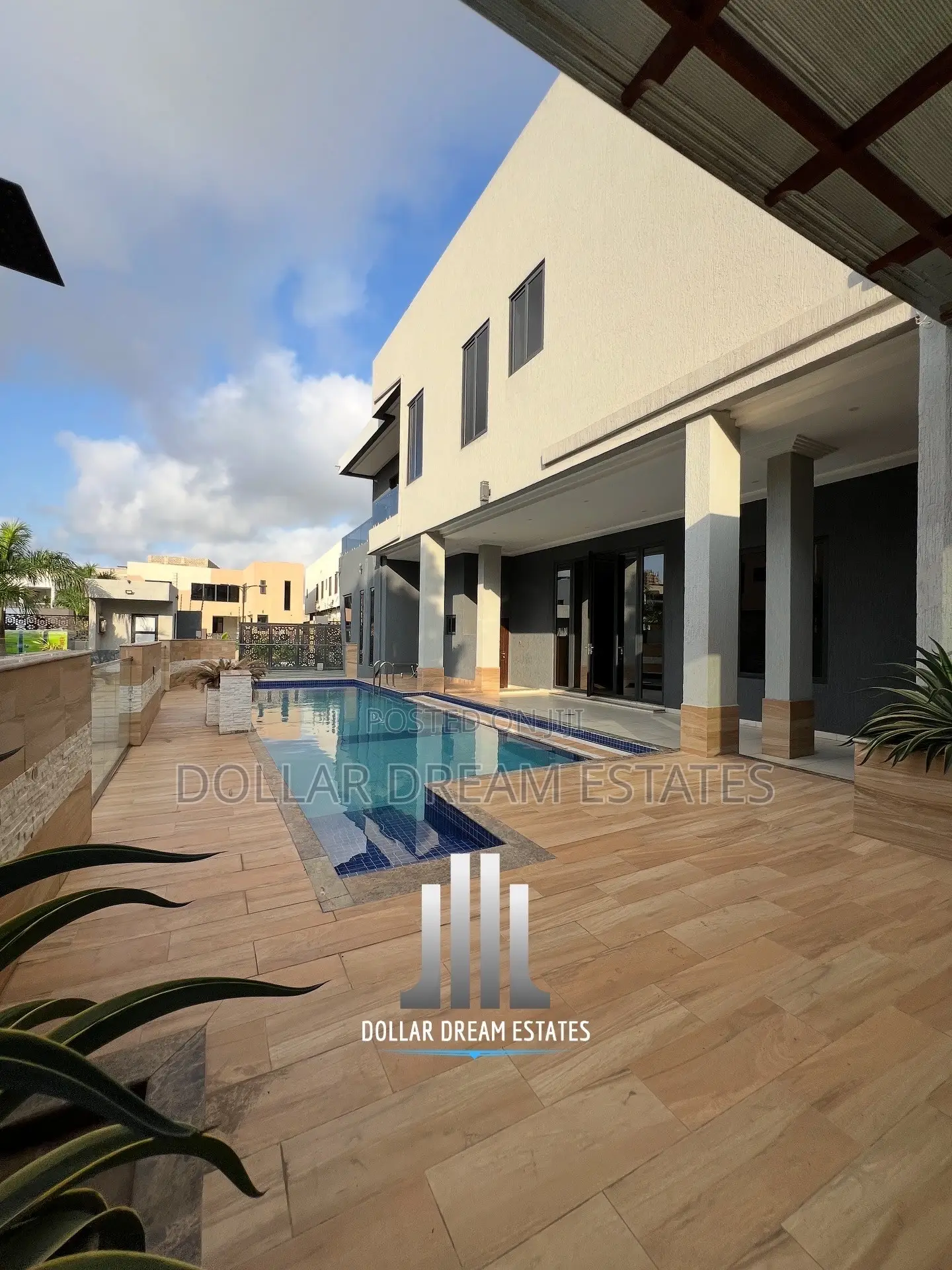 6bdrm House in Airport Residential Area for sale