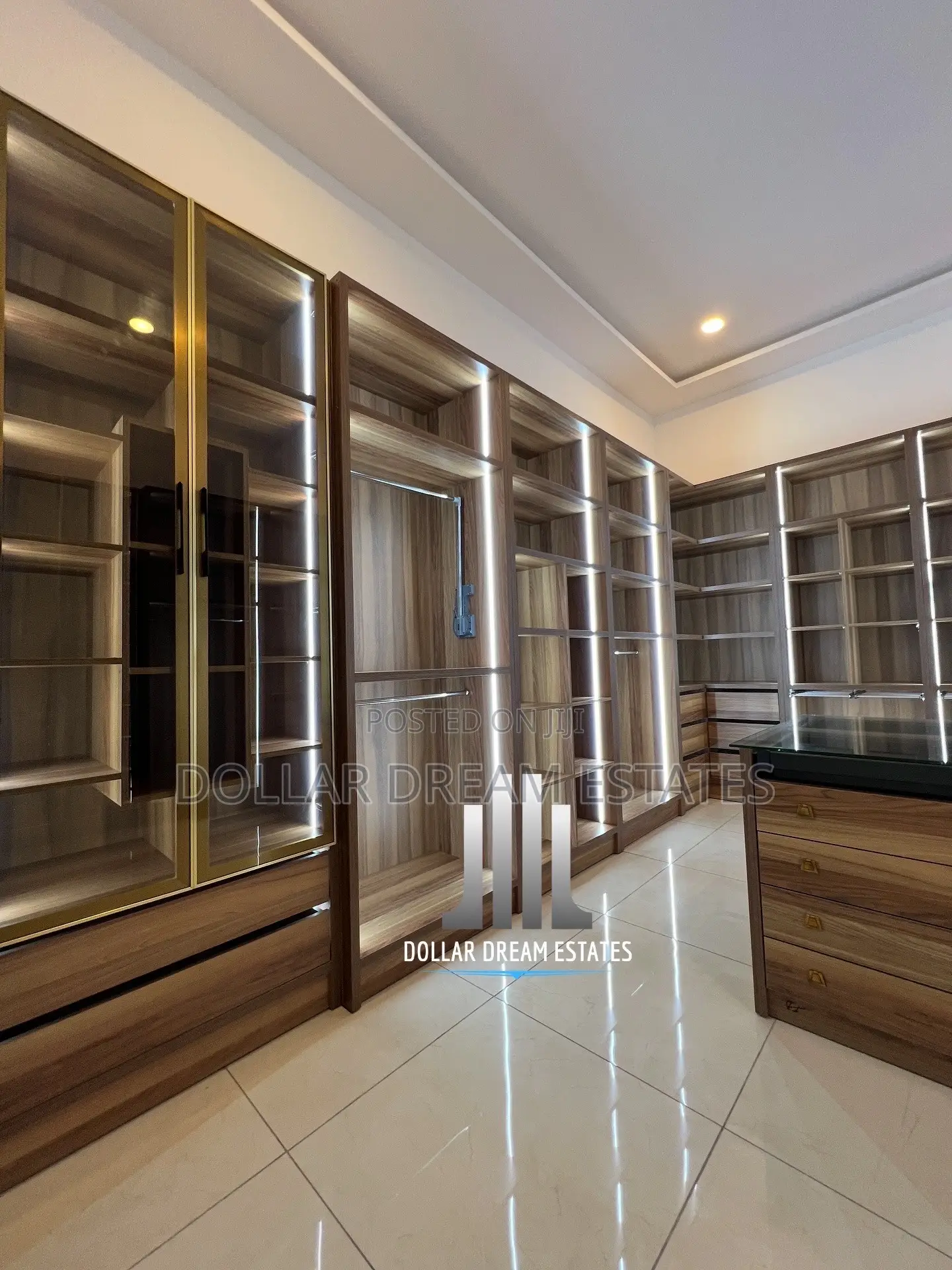 6bdrm House in Airport Residential Area for sale