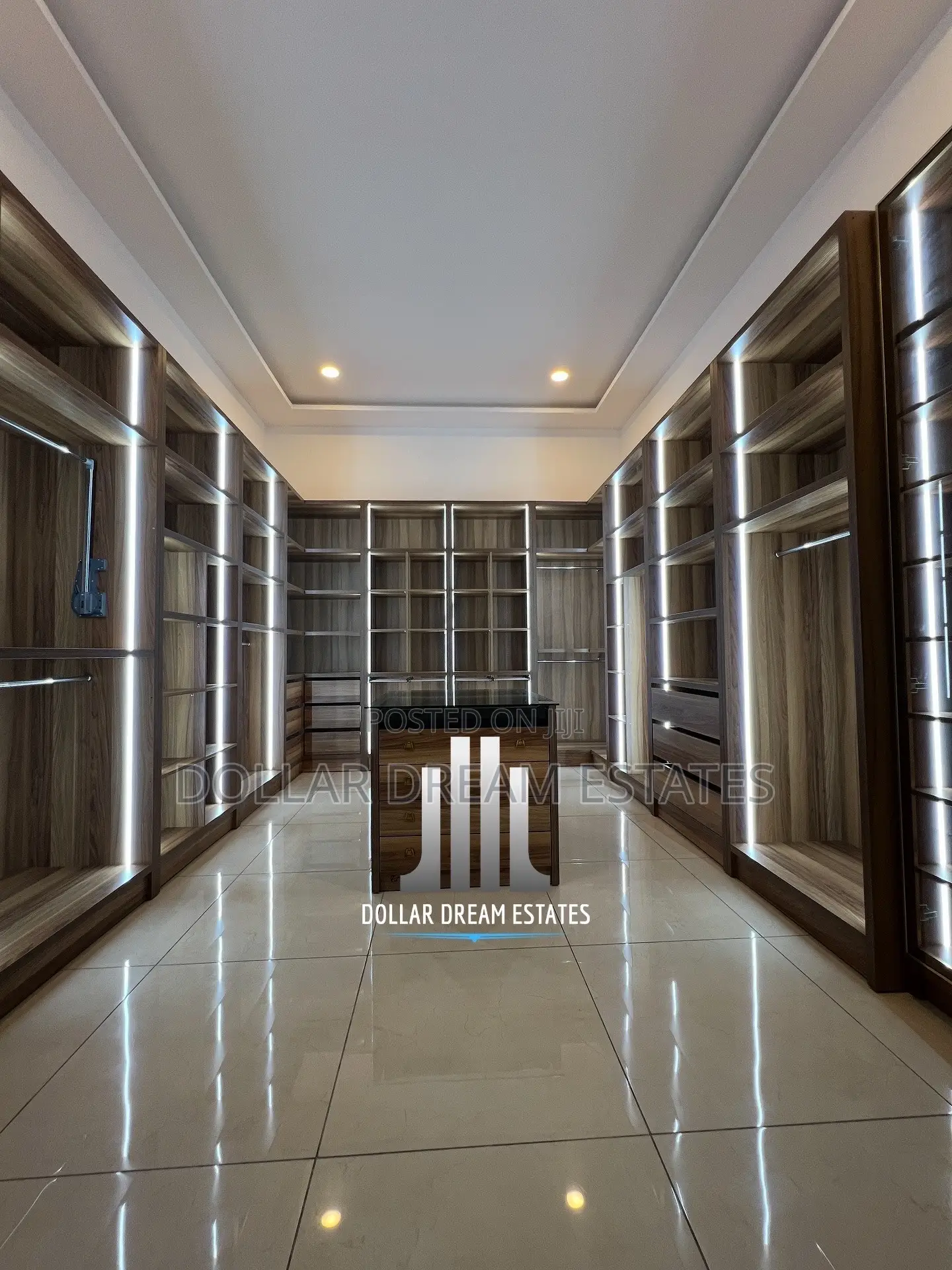 6bdrm House in Airport Residential Area for sale