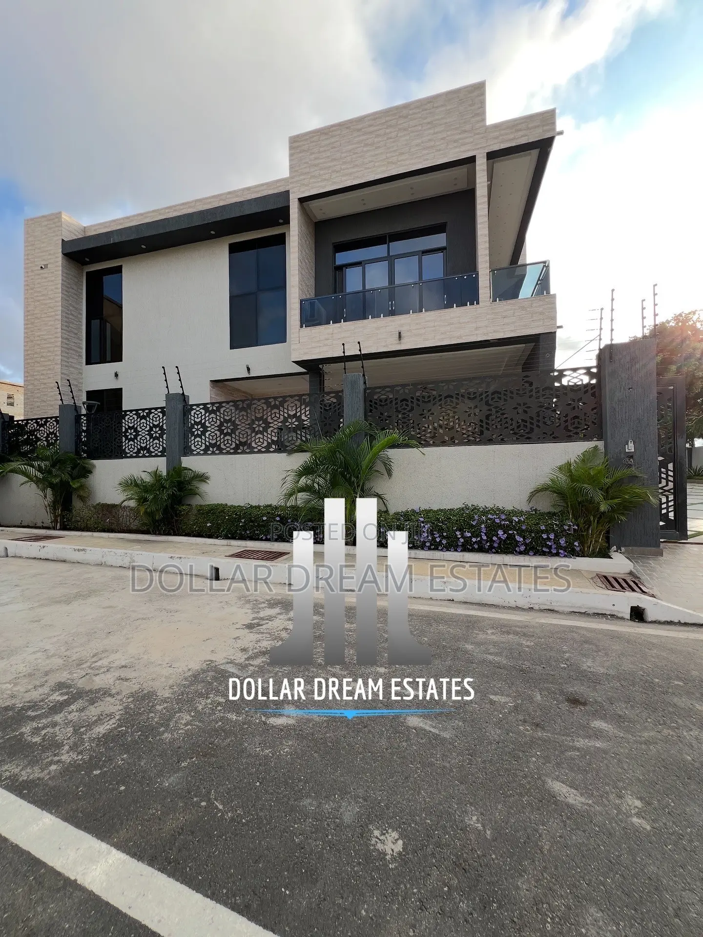 6bdrm House in Airport Residential Area for sale