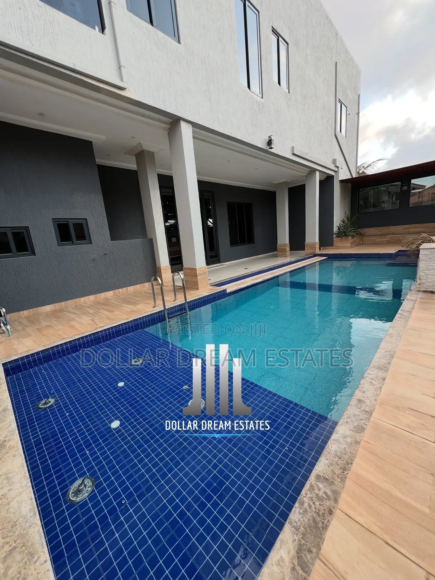 6bdrm House in Airport Residential Area for sale