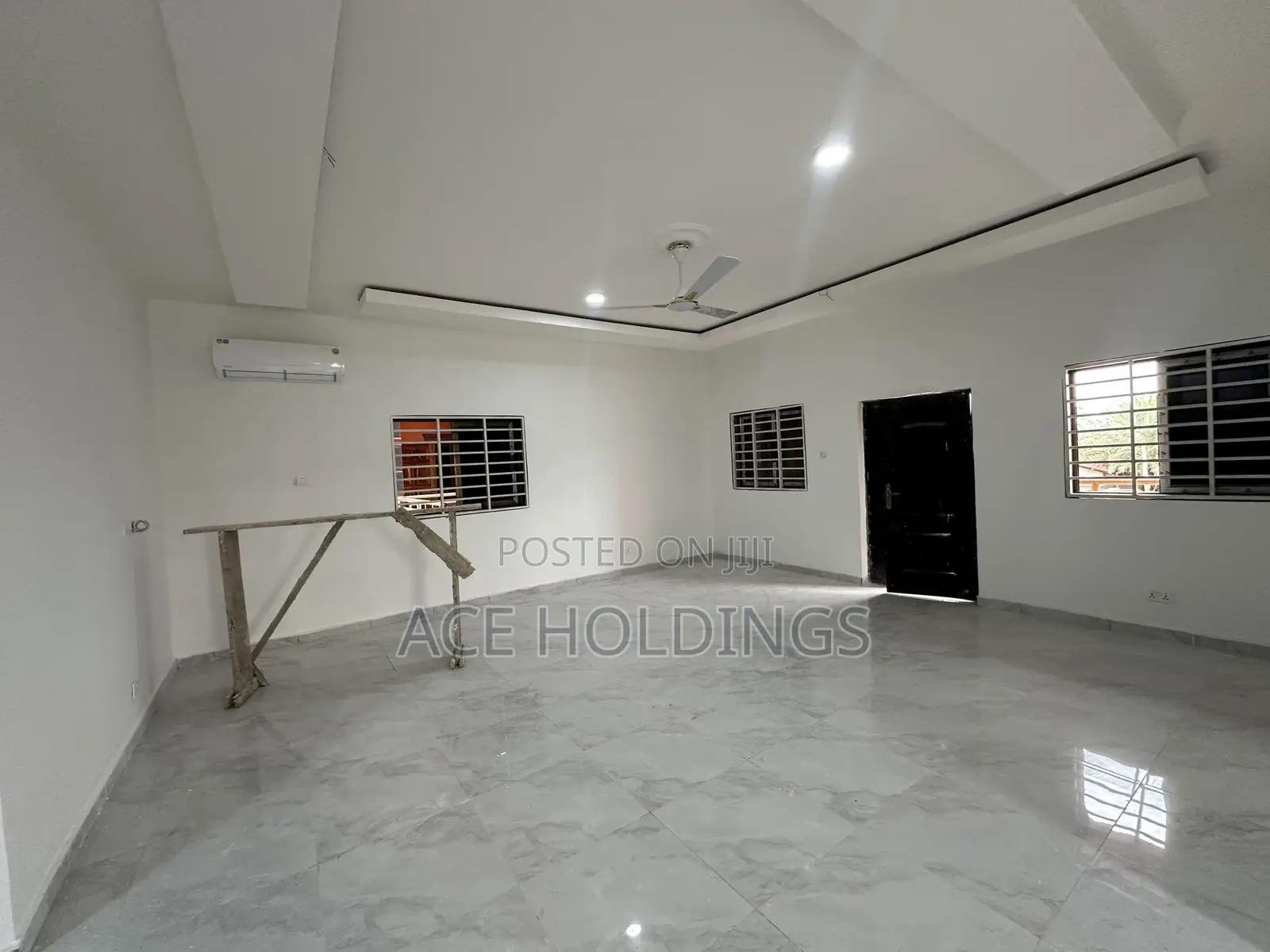 2bdrm Apartment in Lakeside for rent