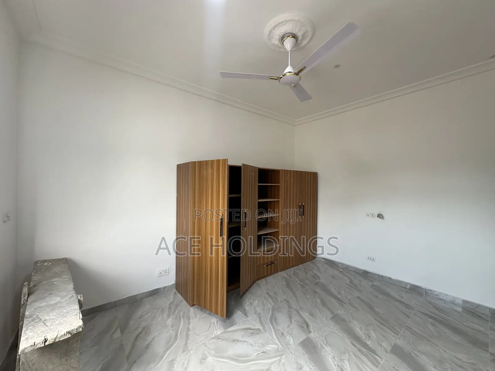 2bdrm Apartment in Lakeside for rent
