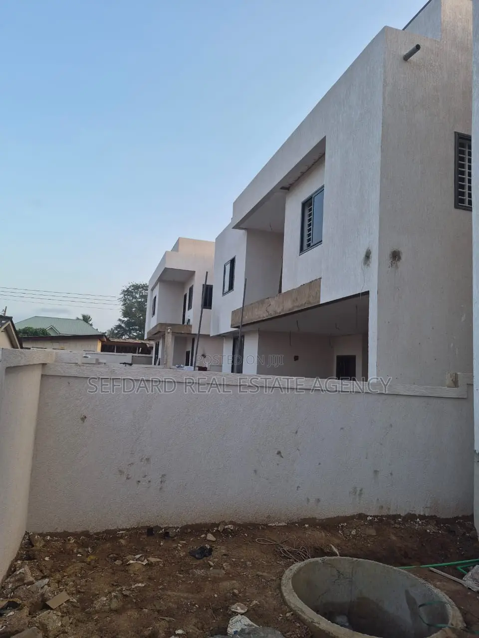 4bdrm Duplex in Sefdard Properties, Achimota for sale