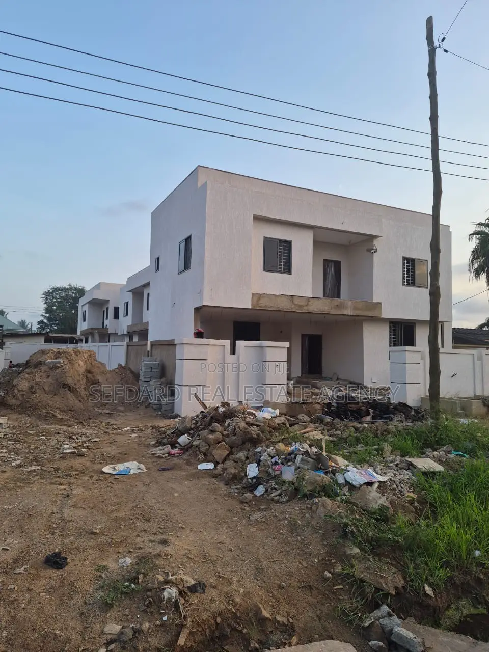 4bdrm Duplex in Sefdard Properties, Achimota for sale