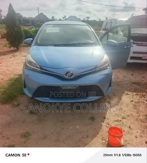 Toyota Vitz 1.0 FWD 3dr 2015 Blue